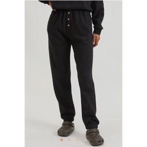 NWT DONNI. Vintage Fleece Jogger in color ‘Jet’